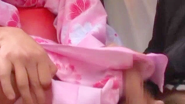 日式恋物视频~最火辣的日本美女木下若菜户外激情场景