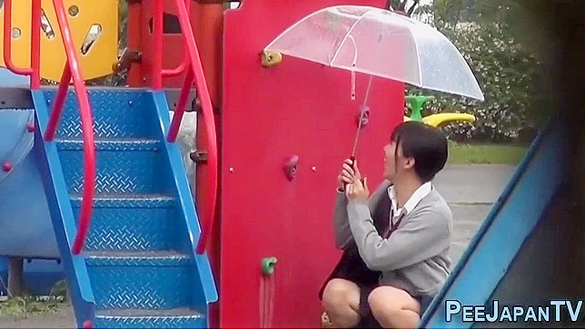 日式少女公园小便~湿漉冒险之旅！