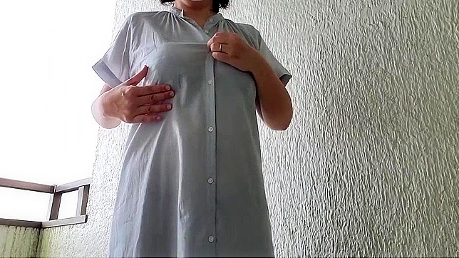 观看日本辣妈在公共场合自慰的火热场景