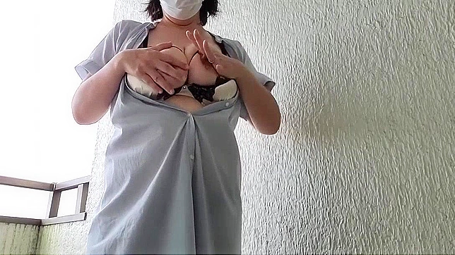 观看日本辣妈在公共场合自慰的火热场景