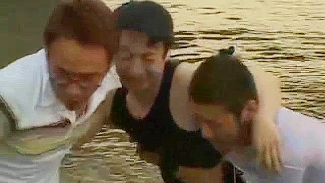 日本AV女星Sara Minami户外最火辣射精场景