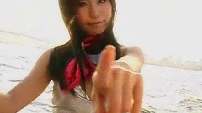 日本女孩Aya Hirai的户外异国情调射精场景