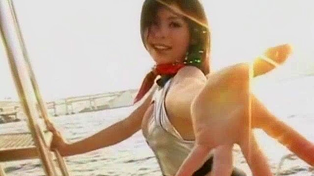 日本女孩Aya Hirai的户外异国情调射精场景