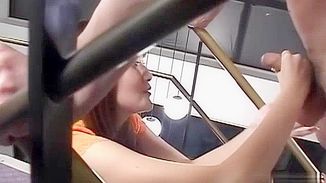 日本AV女星在惊人无码高潮喷射场景中闪耀