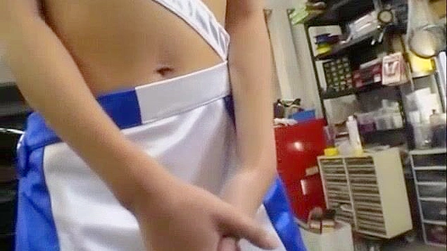 日式情色视频：若林纯璃与亚洲型男的公开激情邂逅