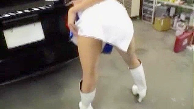 日式情色视频：若林纯璃与亚洲型男的公开激情邂逅