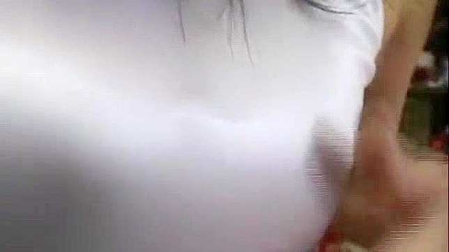 日式情色视频：若林纯璃与亚洲型男的公开激情邂逅