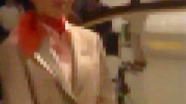 日式情色视频：若林纯璃与亚洲型男的公开激情邂逅