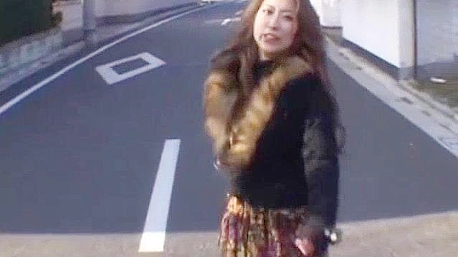 火辣日本妹子Haru Sakuraba在异域风情的JAV个人秀视频中