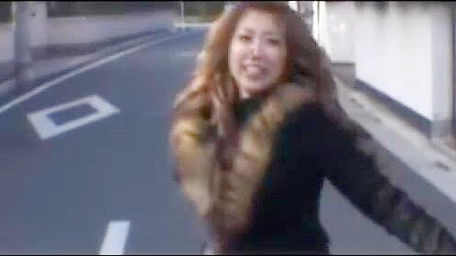 火辣日本妹子Haru Sakuraba在异域风情的JAV个人秀视频中