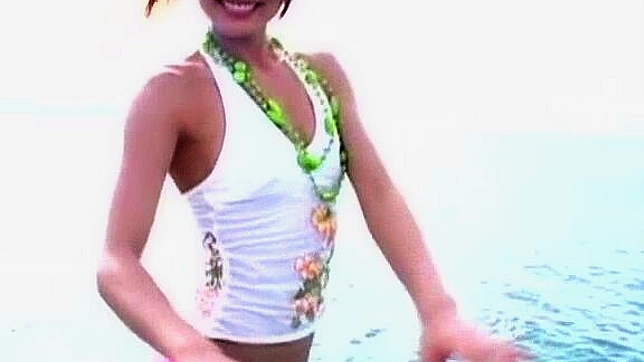 由月蒂娜狂野日本~饥渴自慰器比基尼JAV片段