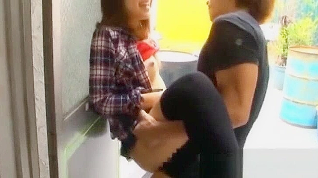 观看日本辣妹伊藤晴香户外性爱，第二部分