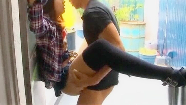 观看日本辣妹伊藤晴香户外性爱，第二部分