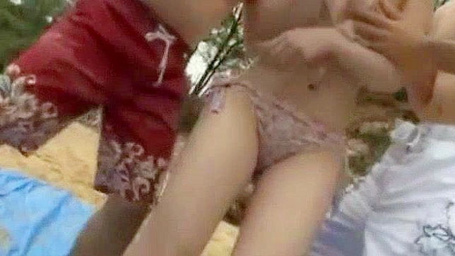 美丽的日本女孩山城美绪和高仓舞在户外的刺激日式色情视频