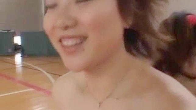 日本少女在性感游戏第二部分中被曝光