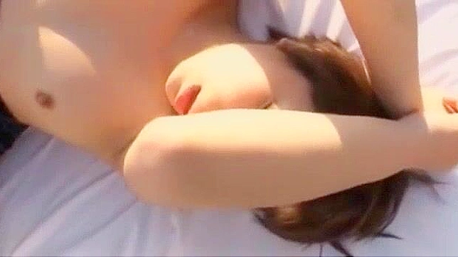 日本模特儿奈々片桐在户外疯狂小胸JAV片段