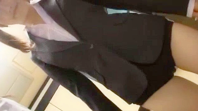 饥渴的日本婊子Tsubomi、Miku Shindo和Mika Osawa在车内的惊人JAV合集
