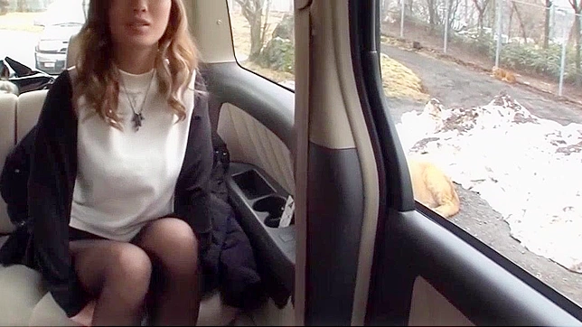 热门日本美女爱佳在JAV片段中的绝佳口交表演