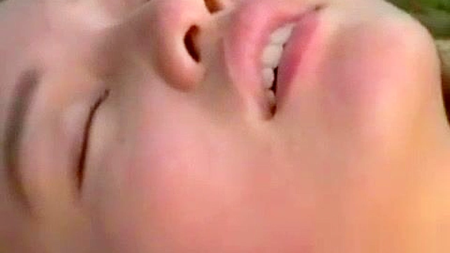日本美女真美麻矢获得激烈的肛交体验-JAV