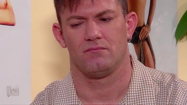 日本AV女星Kaylani Lei的火热多人激情场景，必看！