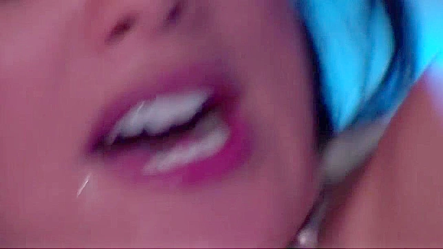 日本AV女星Kaylani Lei的火热多人激情场景，必看！