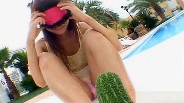 日剧女学生山口泉用蔬菜自慰的调皮视频