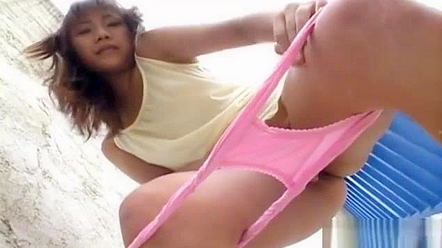 日剧女学生山口泉用蔬菜自慰的调皮视频