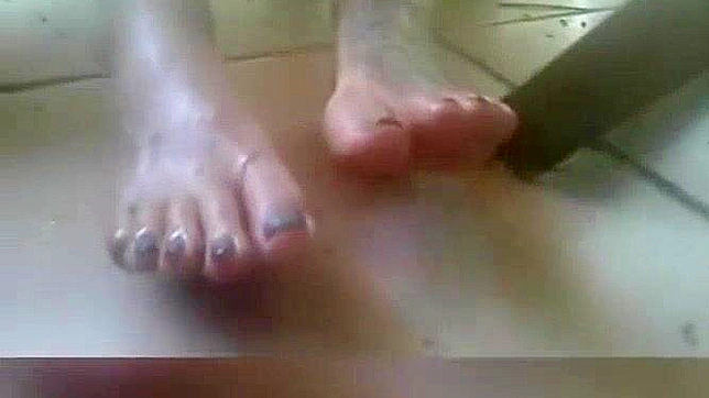 日本油脚诱惑速战足交~JAV情色视频