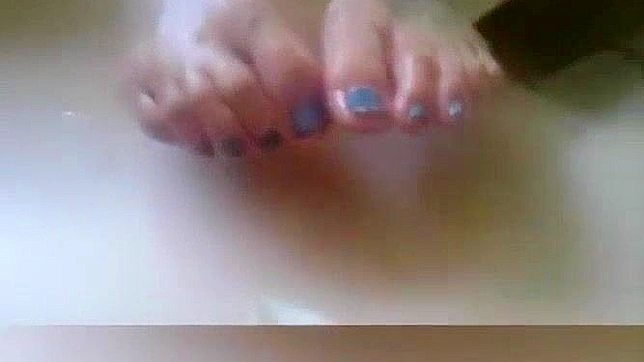 日本油脚诱惑速战足交~JAV情色视频