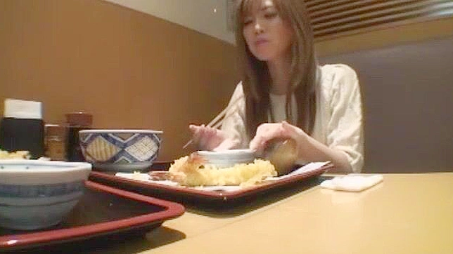 日本女星Rina Kato在公共场合的顶级口交表演