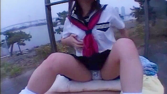 异国风情日本小胸女在情侣JAV场景中大展身手