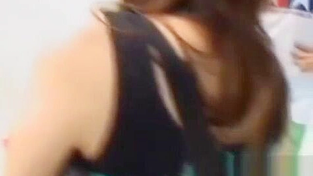 日式情色：奈由佳峰的性感出道与大尺寸激情体验