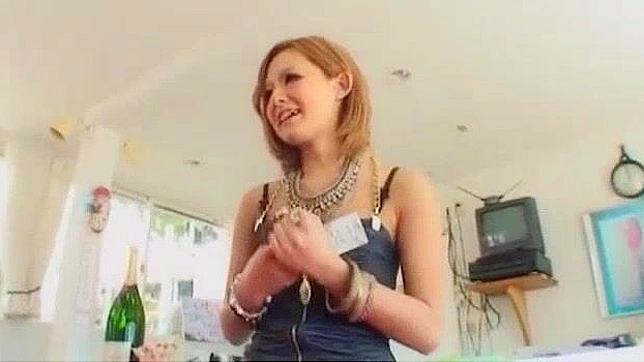 日本婊子立花纯在性感内衣自慰JAV片段