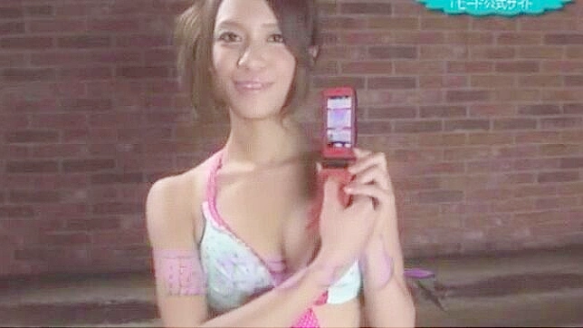 日系女神Rio樱花在异域偷窥秀，激烈口暴与颜射~超燃日本成人片