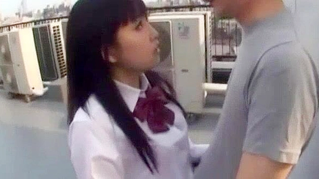 日式激情：松下明里户外诱惑口交特辑