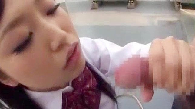 日式激情：松下明里户外诱惑口交特辑