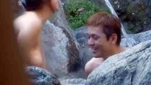 日本巨乳女王在JAV电影中给出令人惊叹的手活体验