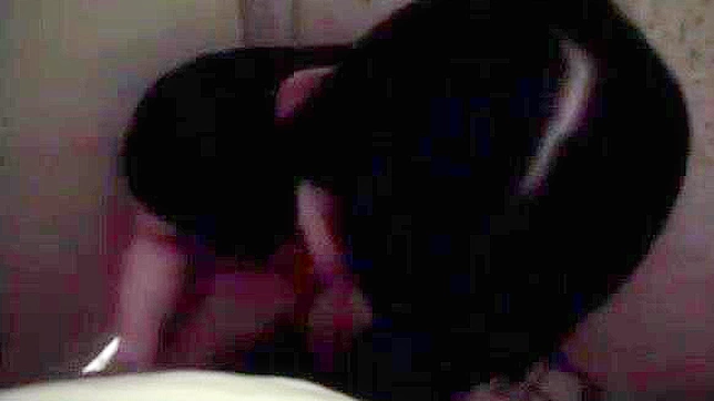日系美女在公共场所享受口交和指操的快感