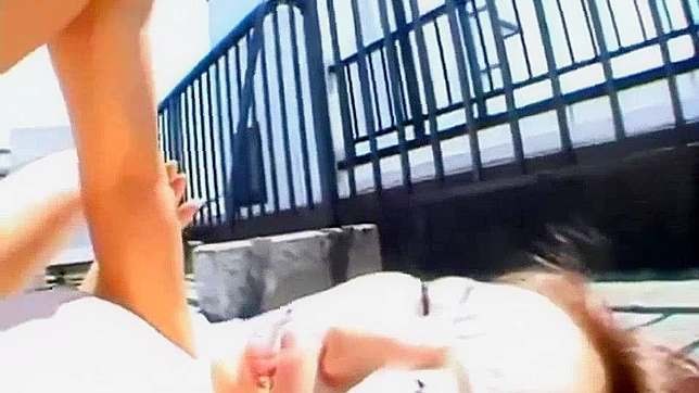 户外日式色情：指虐和口交的性感亚洲妞必看视频