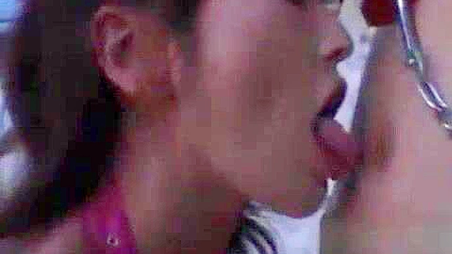 日式情侣户外享受公开性爱体验