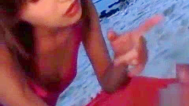 日式情侣户外享受公开性爱体验