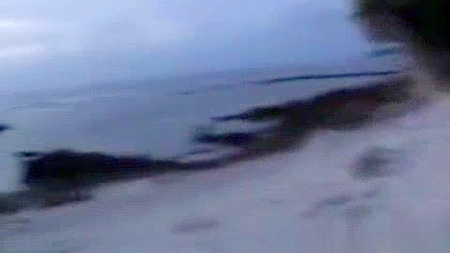 日式情侣户外享受公开性爱体验