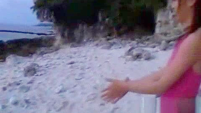 日式情侣户外享受公开性爱体验