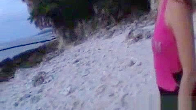 日式情侣户外享受公开性爱体验