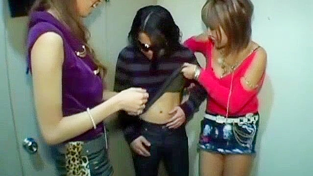 狂野日式硬核手交场景~JAV视频中的日本色情明星