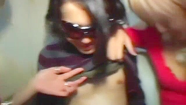 狂野日式硬核手交场景~JAV视频中的日本色情明星