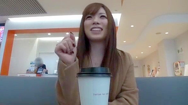 JAV口交视频：佐崎惠美与情侣的异国情色表演！