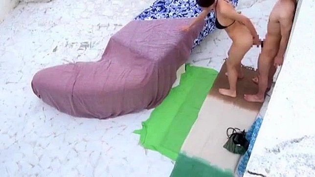 毛茸茸的日本熟女在浴室里变得情欲满满