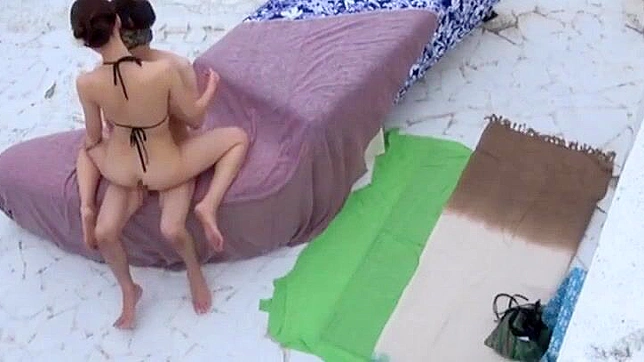 毛茸茸的日本熟女在浴室里变得情欲满满