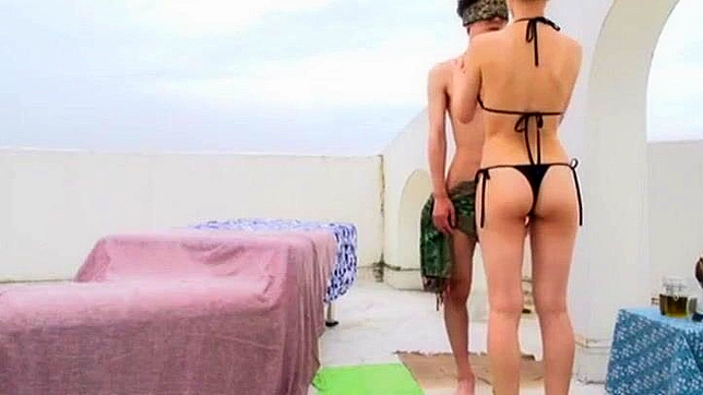 毛茸茸的日本熟女在浴室里变得情欲满满